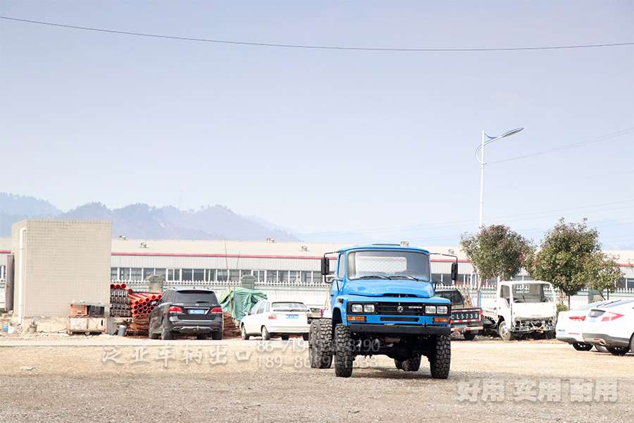 东风240,尖头六驱底盘, eq2802,长头6x6越野卡车,6X6运兵车