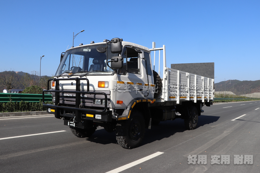 <strong>东风4X4卡车EQ2070改装四驱液压越野载货板车，载货车装卸货必备利器</strong>