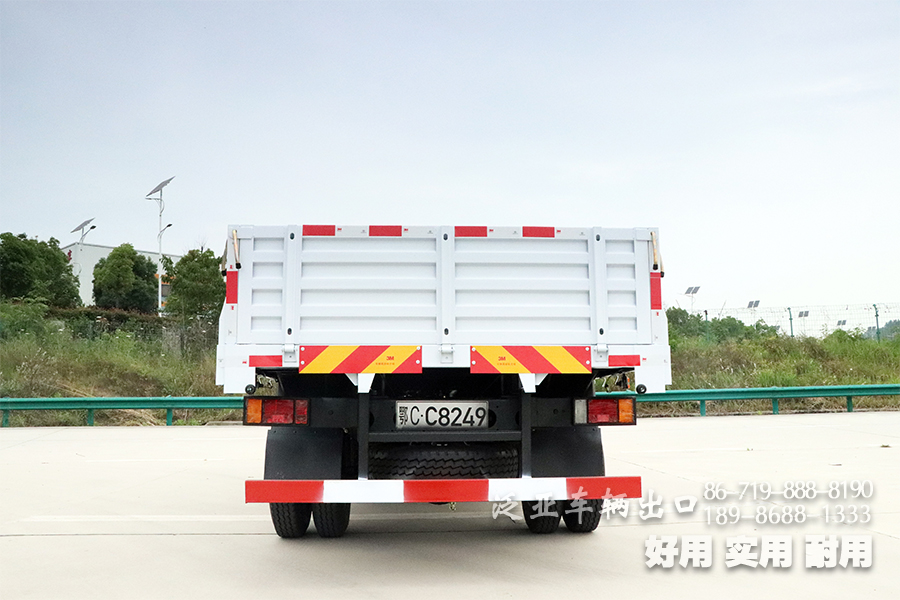 东风四驱卡车,小四驱底盘,右舵卡车,右舵车出口,右舵轻卡,东风轻卡出口,东风四驱出口,东风福瑞卡