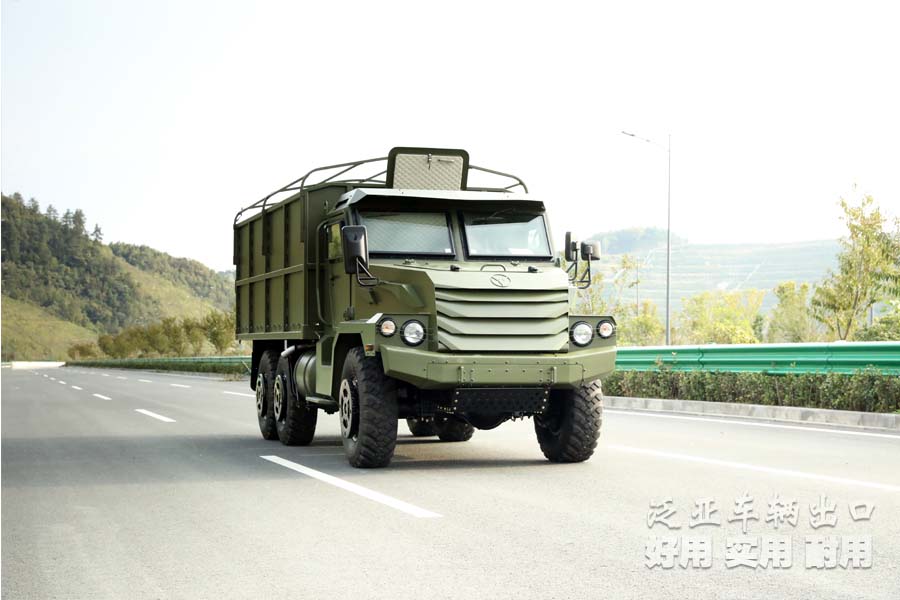 东风六驱卡车，东风装甲车，六驱装甲车，军用装甲车，装甲车出口，越野专用车，六驱越野卡车，装甲车定制