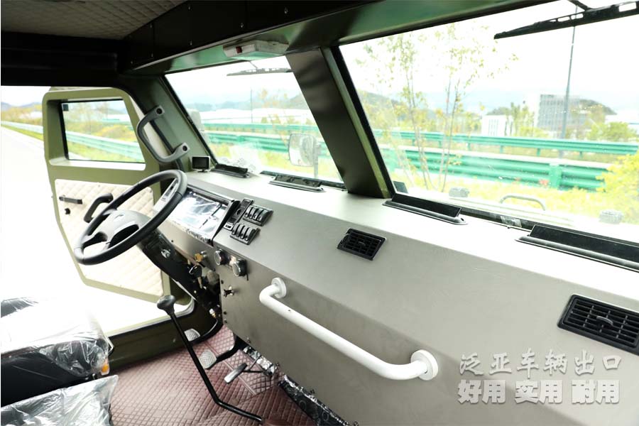 东风六驱卡车，东风装甲车，六驱装甲车，军用装甲车，装甲车出口，越野专用车，六驱越野卡车，装甲车定制