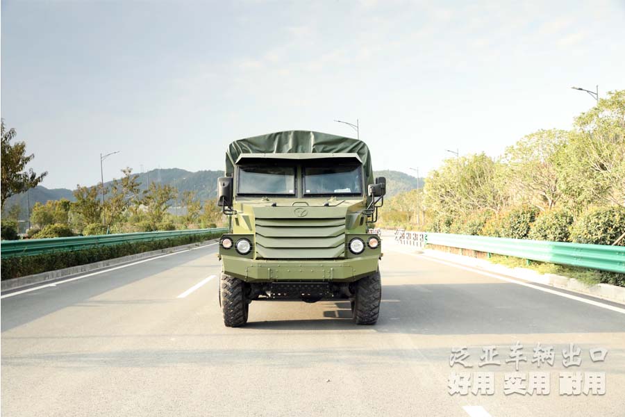 东风六驱卡车，东风装甲车，六驱装甲车，军用装甲车，装甲车出口，越野专用车，六驱越野卡车，装甲车定制