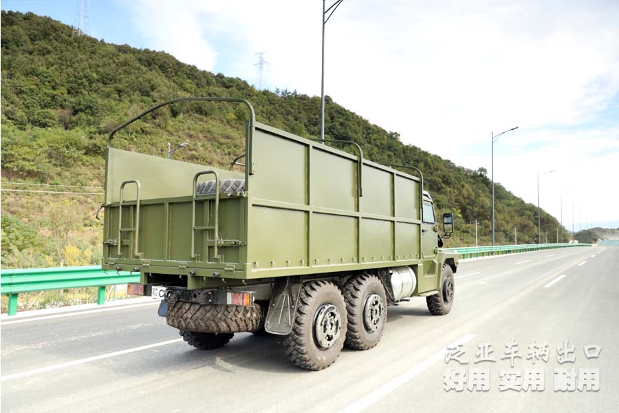 东风六驱卡车，东风装甲车，六驱装甲车，军用装甲车，装甲车出口，越野专用车，六驱越野卡车，装甲车定制