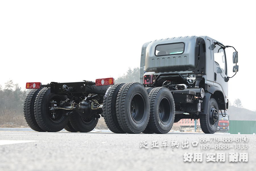 东风平头底盘,平头驾驶室,EQ2082越野底盘,经典出口底盘,六驱平头底盘,六驱越野专用车,六驱越野车,专用车底盘,越野车底盘 