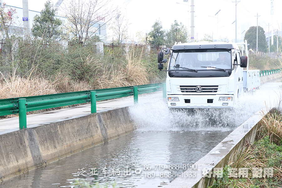 4*4东风卡车,轻型卡车,越野卡车,东风双排卡车,3吨小型卡车,货箱4.2米