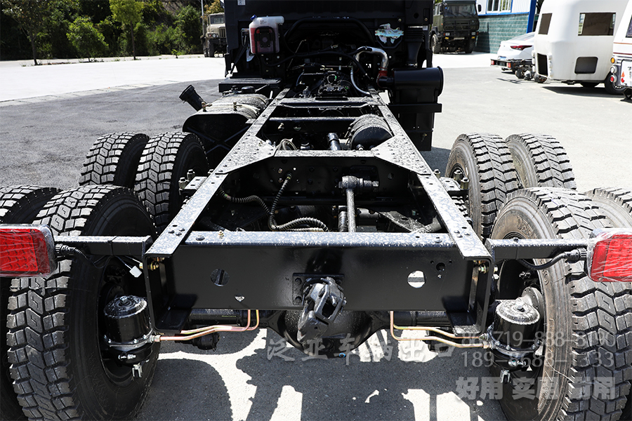 湖北越野专用车官网,湖北越野专用车有限公司官网,越野卡车定制,东风四驱六驱,东风军车改装,越野运兵车,森林消防车,四驱六驱越野车底盘,越野客车,越野卡车,专用车改装,工厂直销专用车、轻型越野卡车底盘、六驱卡车