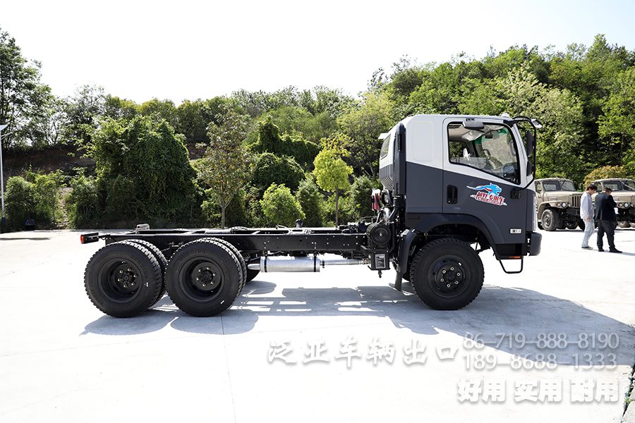 湖北越野专用车官网,湖北越野专用车有限公司官网,越野卡车定制,东风四驱六驱,东风军车改装,越野运兵车,森林消防车,四驱六驱越野车底盘,越野客车,越野卡车,专用车改装,工厂直销专用车、轻型越野卡车底盘、六驱卡车