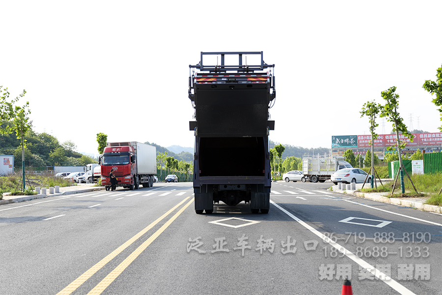 四驱越野底盘、四驱底盘改装、垃圾运输车、14立方垃圾车、轻卡环卫车、多功能垃圾车、4x2垃圾车
