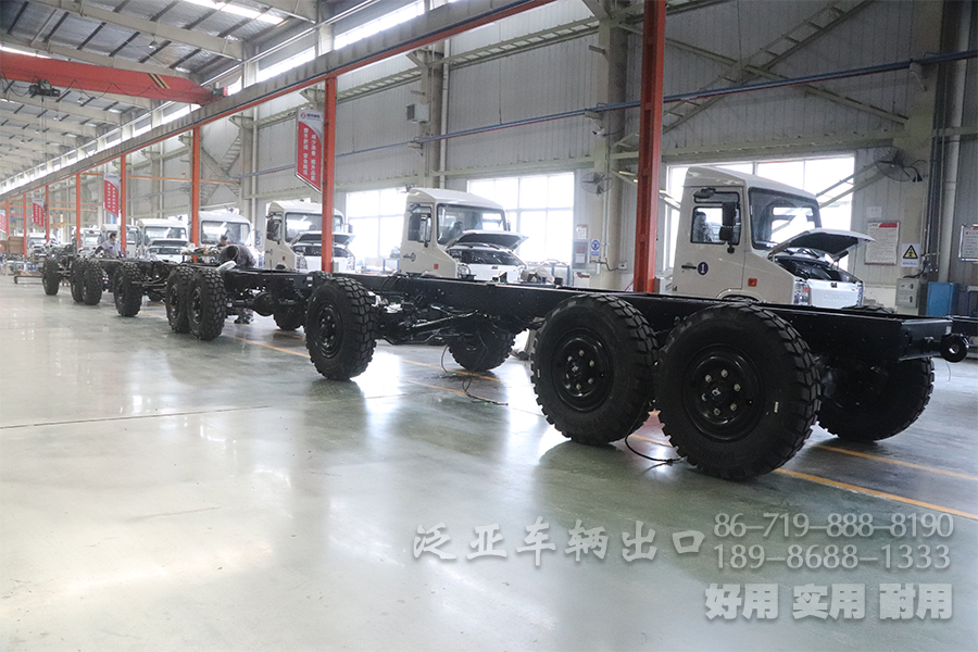 东风EQ2082、越野车、东风EQ240、湖北越野专用车官网,湖北越野专用车有限公司官网,越野卡车定制,东风四驱六驱,东风军车改装,越野运兵车,森林消防车,四驱六驱越野车底盘,越野客车,越野卡车,专用车改装,工厂直销专用车、轻型越野卡车底盘、六驱卡车