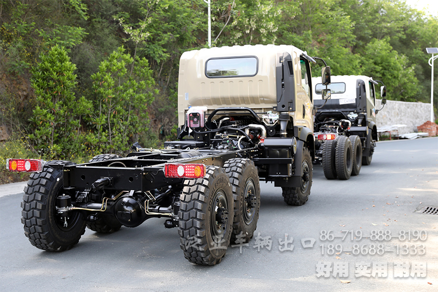 新款卡车底盘,六驱卡车,山猫越野车底盘,专用车改装,6*6出口型卡车,平头2082,后八轮越野车