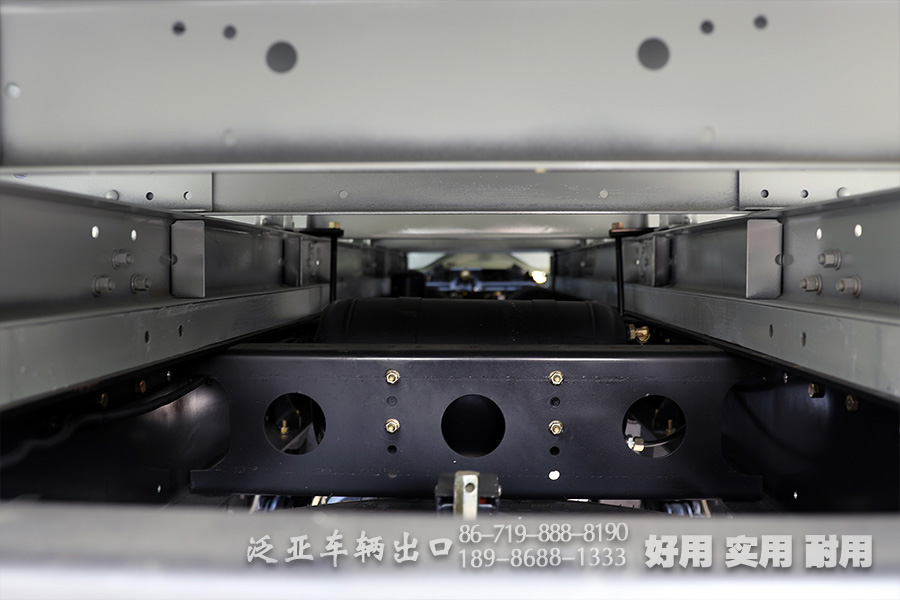 东风EQ2100,东风全驱越野卡车,长头EQ2100,六驱越野运兵车,6*6尖头载货汽车,六驱载货汽车,运兵卡车,长头卡车,210马力卡车,越野运兵车