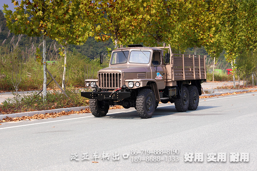 东风25Y,军绿色越野卡车,运兵车,EQ2082,带绞盘的越野车,尖头货车