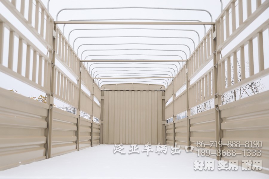 东风8x4仓栅车，东风平头一排半驾驶室，东风重型仓栅车，东风大承载力越野卡车，东风十二档变速卡车，东风420L油箱，仓栅运输车，大马力卡车