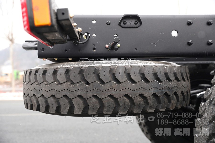 东风底盘改装,八驱底盘,东风450马力底盘,东风八驱,大马力越野底盘,450马力底盘,后八轮越野底盘,全驱可改装型底盘