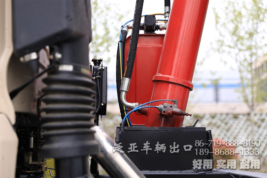 全驱自卸车,三桥自卸车,东风自卸车,东风六驱,后八轮自卸车,东风6×6,东风越野卡车,六驱自卸车,东风后八轮,后八轮卡车,全驱后八轮