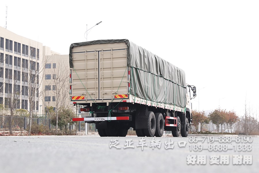 东风8x8，大马力仓栅车整车，450马力，手动十档越野专用运输车