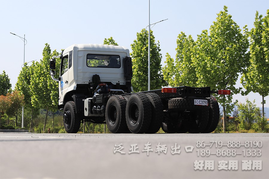 东风4x2，越野专用车底盘，190马力底盘