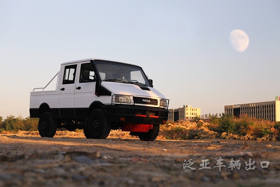 <strong>小型越野卡车，户外越野不二选择</strong>