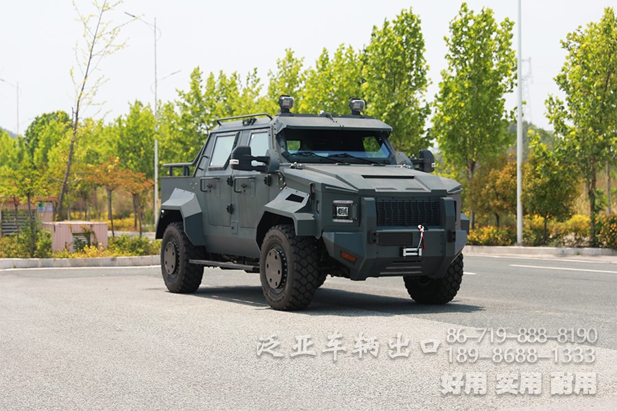 装甲车、皮卡车