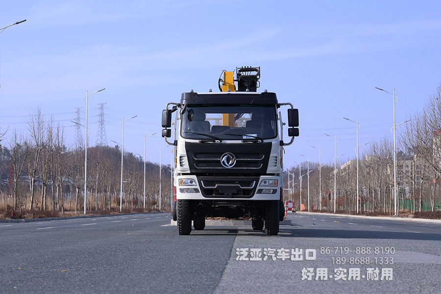 东风四驱6.3吨随车起重运输车